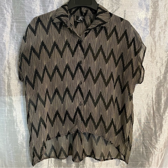 Double Zero crepe top, button down no size tag see measurements GUC, light sheer - Picture 9 of 9